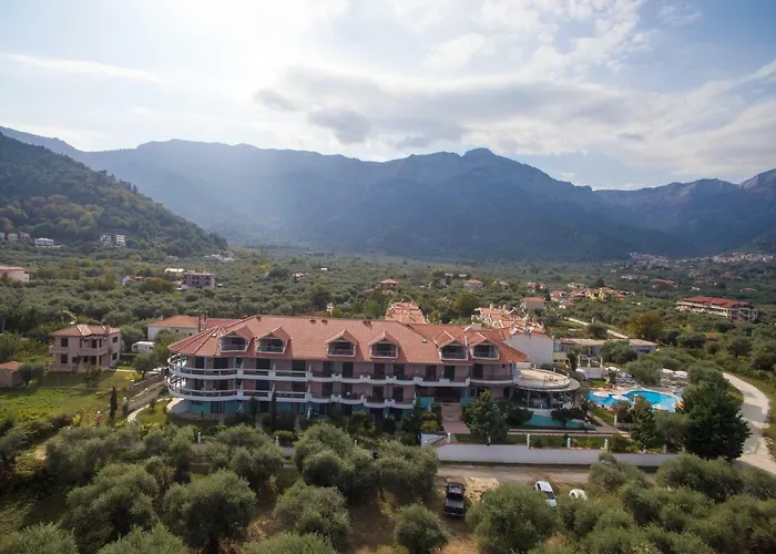 Ocean Beach Hotel 4*