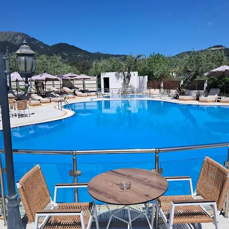 Ocean Beach Hotel 4*